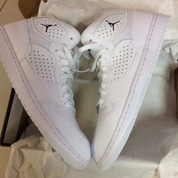 Jordan  Access Men\'s White Sneakers - USA Size:11.5 - New in Box
